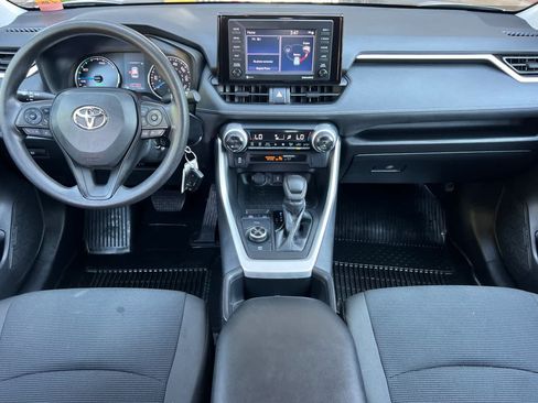 Certified 2022 Toyota RAV4 LE AWD/4WD image 3