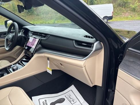 New 2025 Jeep Grand Cherokee Limited w/ Luxury Tech Group II image 20