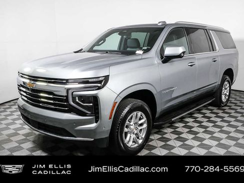 Used 2025 Chevrolet Suburban LT image 25