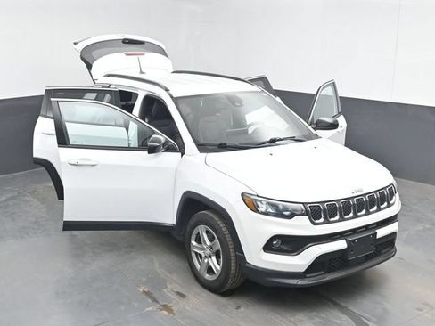 Used 2023 Jeep Compass Latitude AWD/4WD image 48