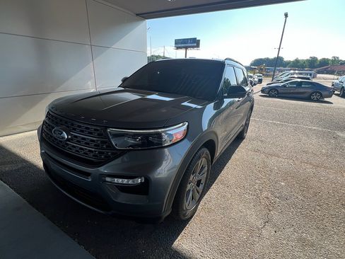 Used 2023 Ford Explorer XLT w/ Equipment Group 202A RWD image 5