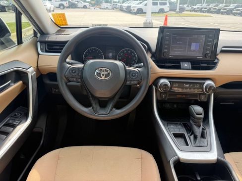 Used 2022 Toyota RAV4 XLE FWD image 8