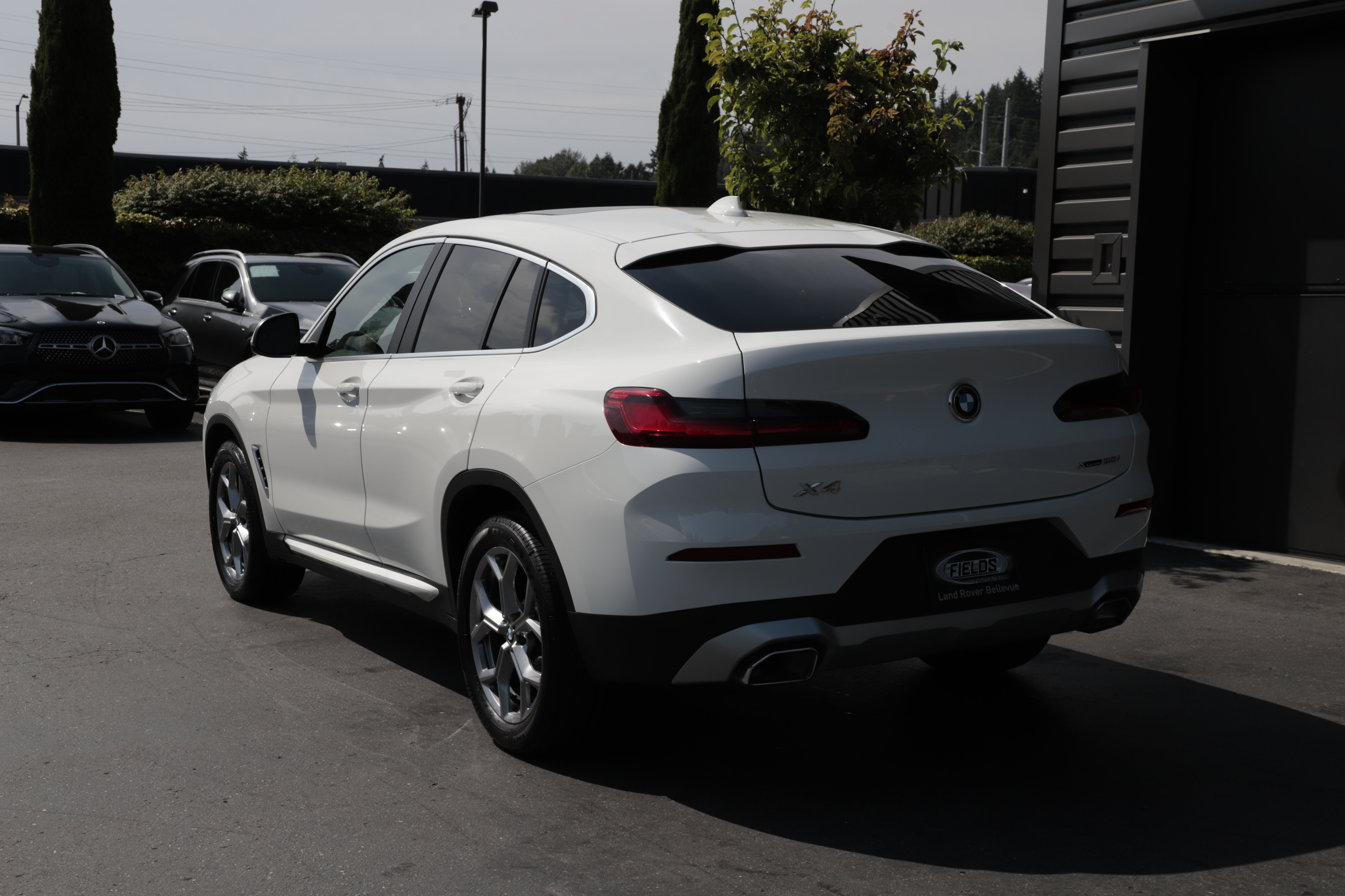 Used 2025 BMW X4 xDrive30i w/ Premium Package AWD/4WD image 4