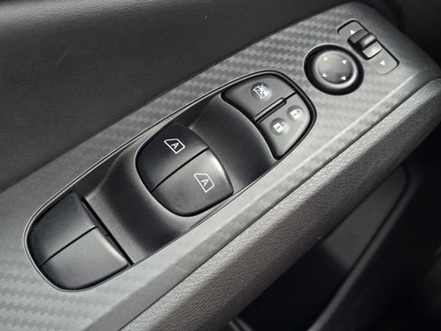 Used 2025 Nissan Altima 2.5 SV image 30