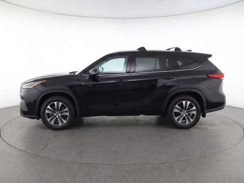 Used 2021 Toyota Highlander XLE FWD image 5
