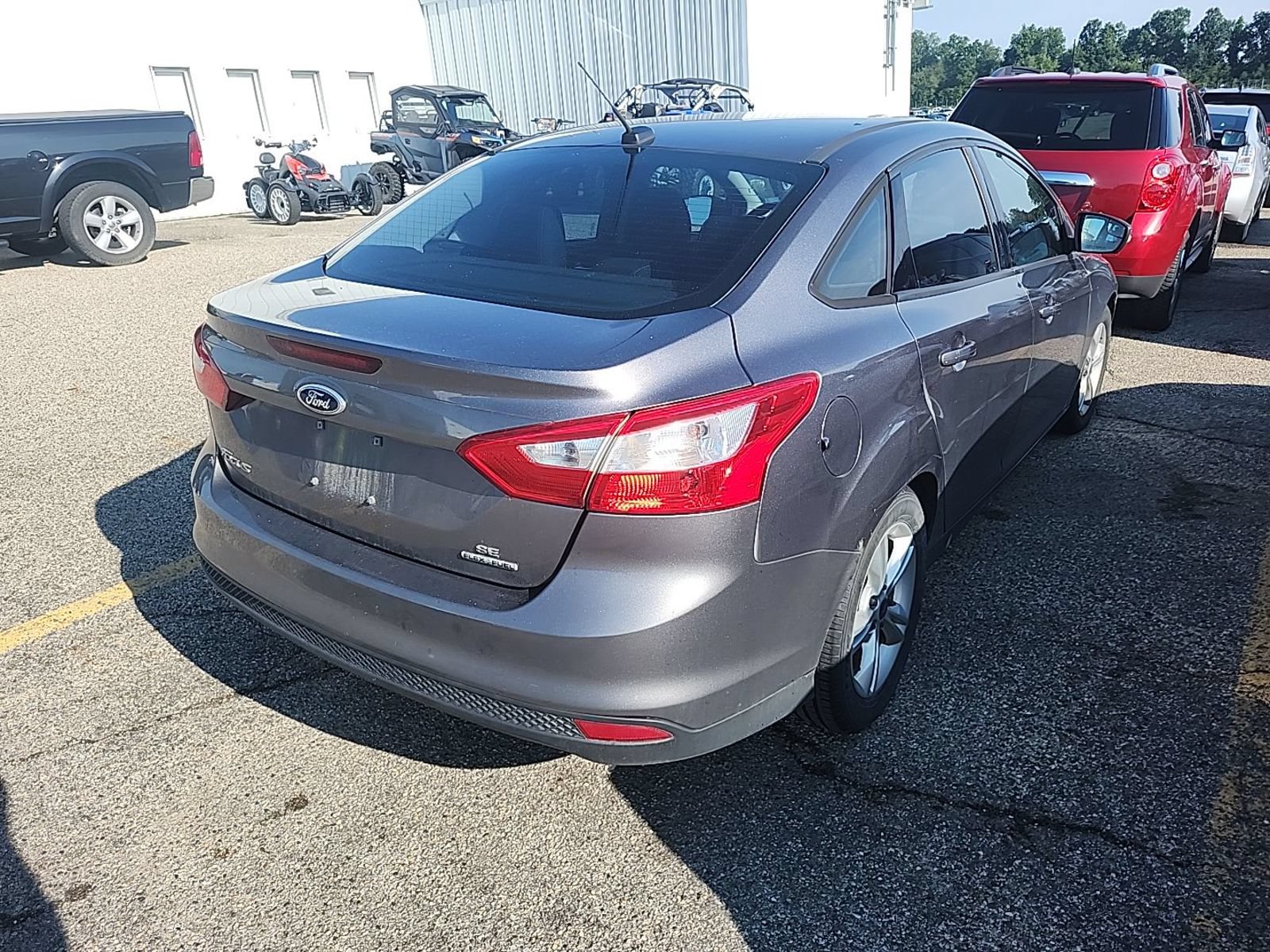 Used 2014 Ford Focus SE w/ SE Winter Package FWD image 3