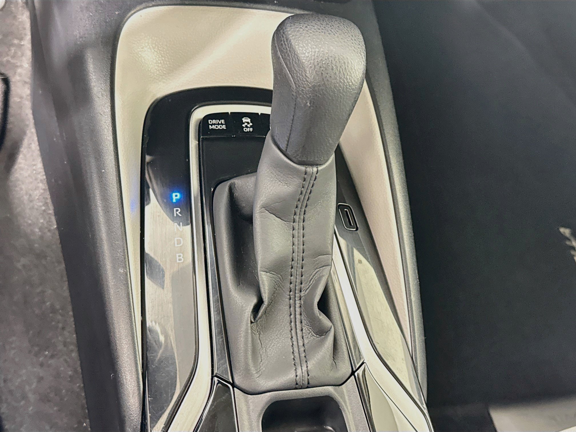 Used 2020 Toyota Corolla LE FWD image 15