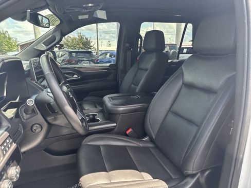 Used 2022 Chevrolet Tahoe Z71 w/ Luxury Package AWD/4WD image 22