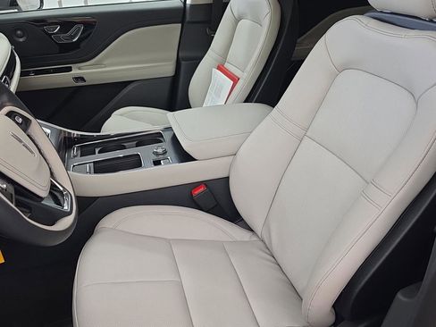 New 2026 Lincoln Aviator AWD image 13