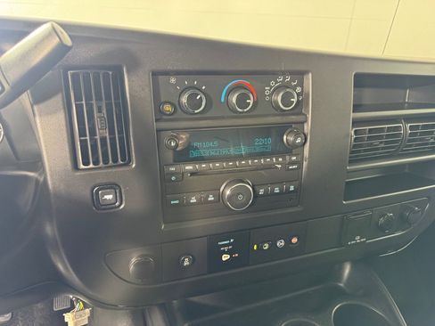 Used 2018 Chevrolet Express 3500 Extended w/ Driver Convenience Package image 17