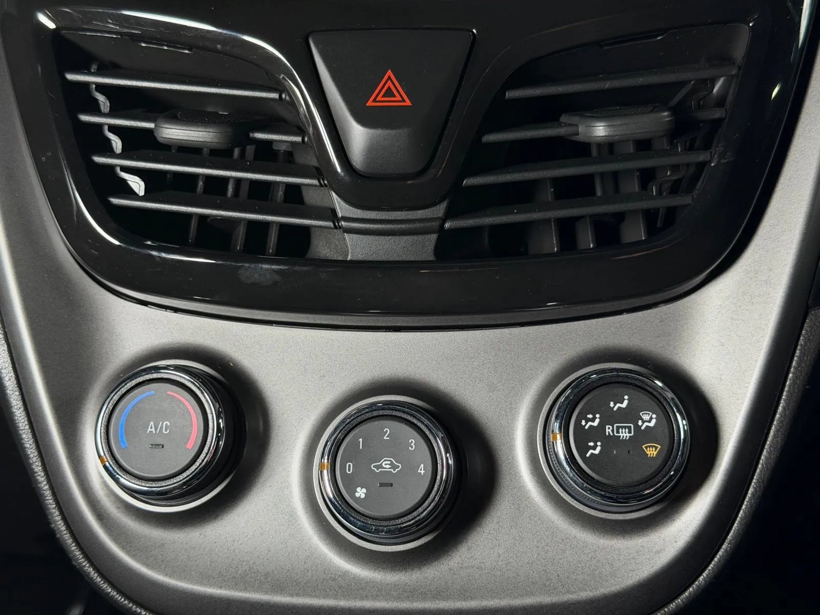 Used 2020 Chevrolet Spark LT FWD image 30