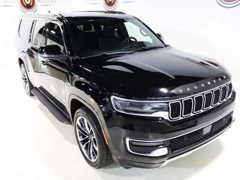 Used 2023 Jeep Wagoneer L Series II w/ Premium Group I AWD/4WD image 9