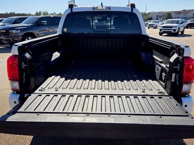 Used 2018 Toyota Tacoma TRD Sport w/ Technology Package RWD image 13