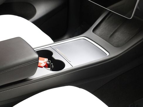 Used 2023 Tesla Model Y Long Range image 11