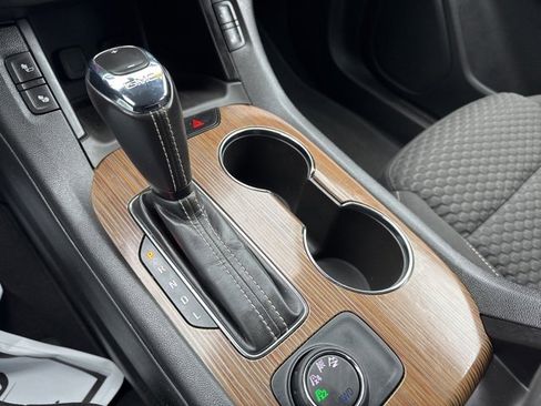 Used 2018 GMC Acadia SLE image 13