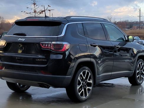 Used 2019 Jeep Compass Limited w/ Mopar Graphics Package image 7