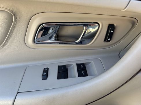 Used 2012 Ford Taurus Limited FWD image 16