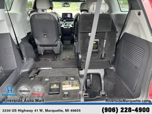 Used 2021 Toyota Sienna XSE AWD/4WD image 8