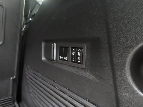 Used 2024 GMC Yukon AT4 image 41