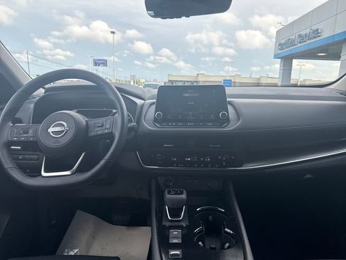 Used 2024 Nissan Rogue SV w/ SV Premium Package FWD image 15
