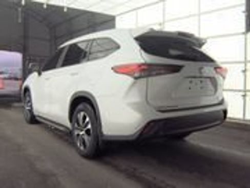 Used 2023 Toyota Highlander XLE FWD image 6