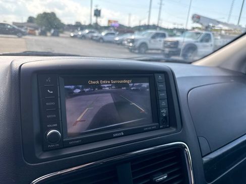 Used 2018 Dodge Grand Caravan SE w/ UConnect Hands-Free Group FWD image 24