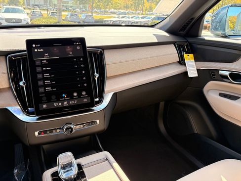 Used 2026 Volvo XC90 B6 Plus w/ Protection Package image 24