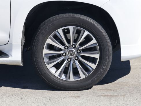 Used 2023 Lexus GX 460 Luxury w/ Accessory Package image 11