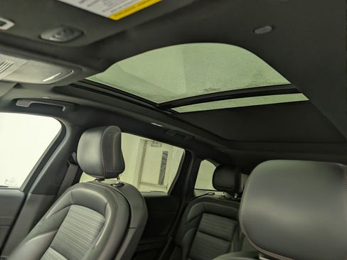 Used 2024 Lincoln Nautilus Reserve w/ Equipment Group 202A image 15