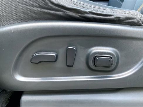 Used 2020 Nissan Titan SV w/ SV Convenience Package image 33