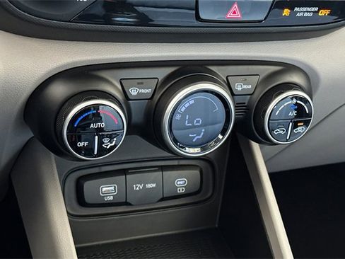 New 2025 Hyundai Venue SEL image 17