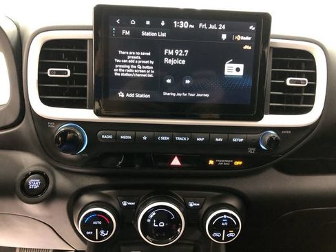 Used 2023 Hyundai Venue Limited FWD image 20