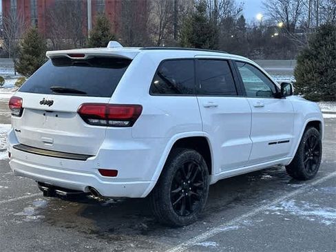 Used 2020 Jeep Grand Cherokee Altitude image 27