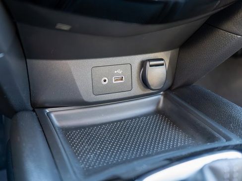 Used 2019 Nissan Rogue SV image 30