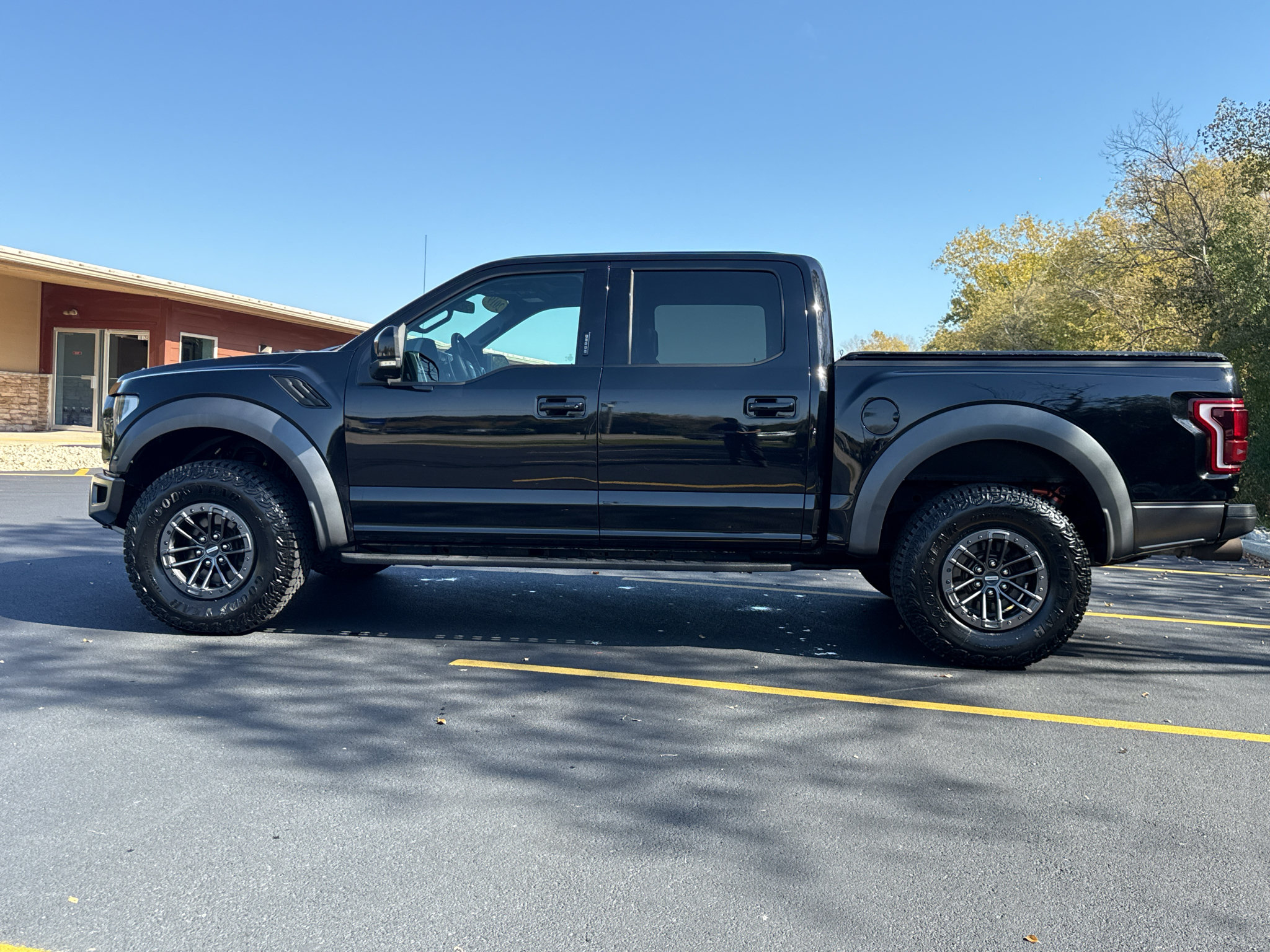Used 2019 Ford F150 Raptor w/ Equipment Group 802A Luxury AWD/4WD image 8