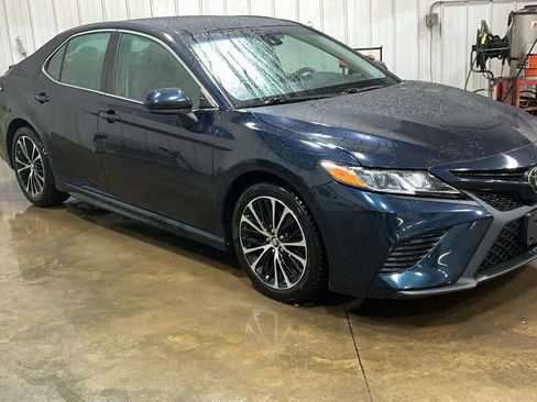 Used 2018 Toyota Camry SE image 4