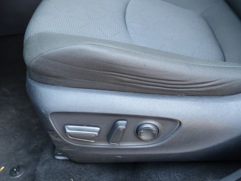 Used 2025 Toyota RAV4 XLE FWD image 23