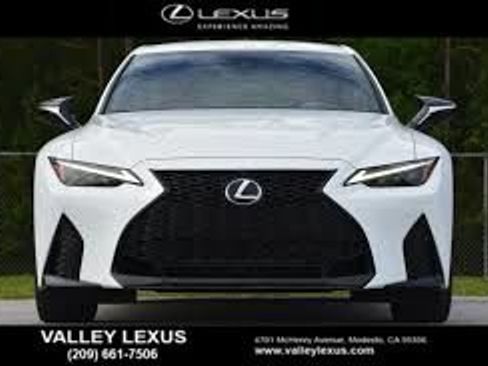 Used 2019 Lexus IS 300 F Sport w/ F Sport Package RWD image 5