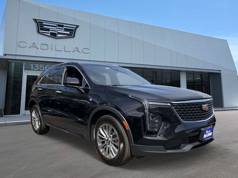Certified 2024 Cadillac XT4 Premium Luxury AWD/4WD image 2
