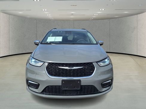 Used 2023 Chrysler Pacifica Limited FWD image 8