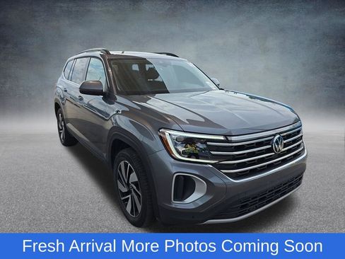 Used 2025 Volkswagen Atlas SE FWD image 2