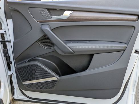 Used 2024 Audi Q5 e Premium Plus image 20