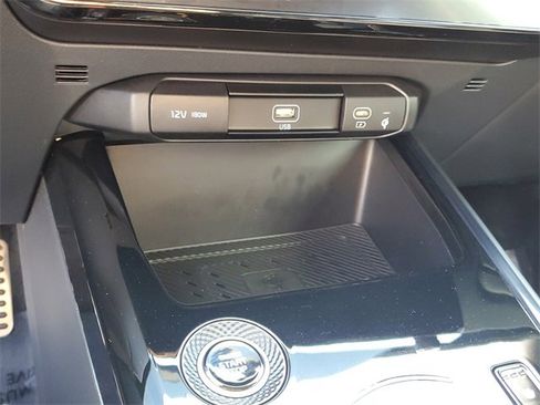 Used 2024 Kia Niro SX Touring image 24
