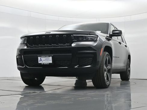New 2025 Jeep Grand Cherokee L Altitude image 47