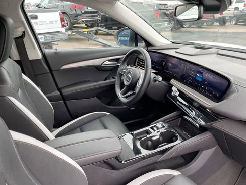 Used 2025 Buick Envision Sport Touring image 18