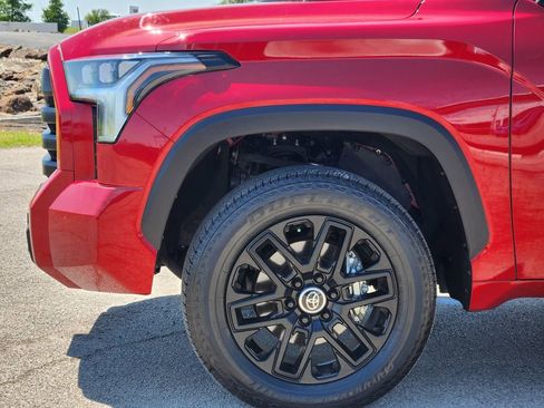 Used 2024 Toyota Tundra Limited AWD/4WD image 9