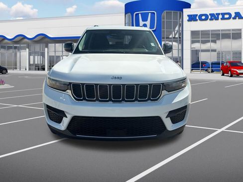 Used 2024 Jeep Grand Cherokee Laredo image 2