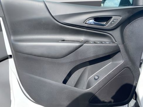 Used 2024 Chevrolet Equinox LT image 12