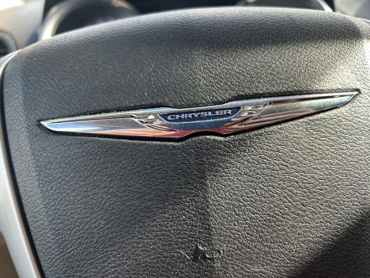 Used 2015 Chrysler Town & Country Touring FWD image 19