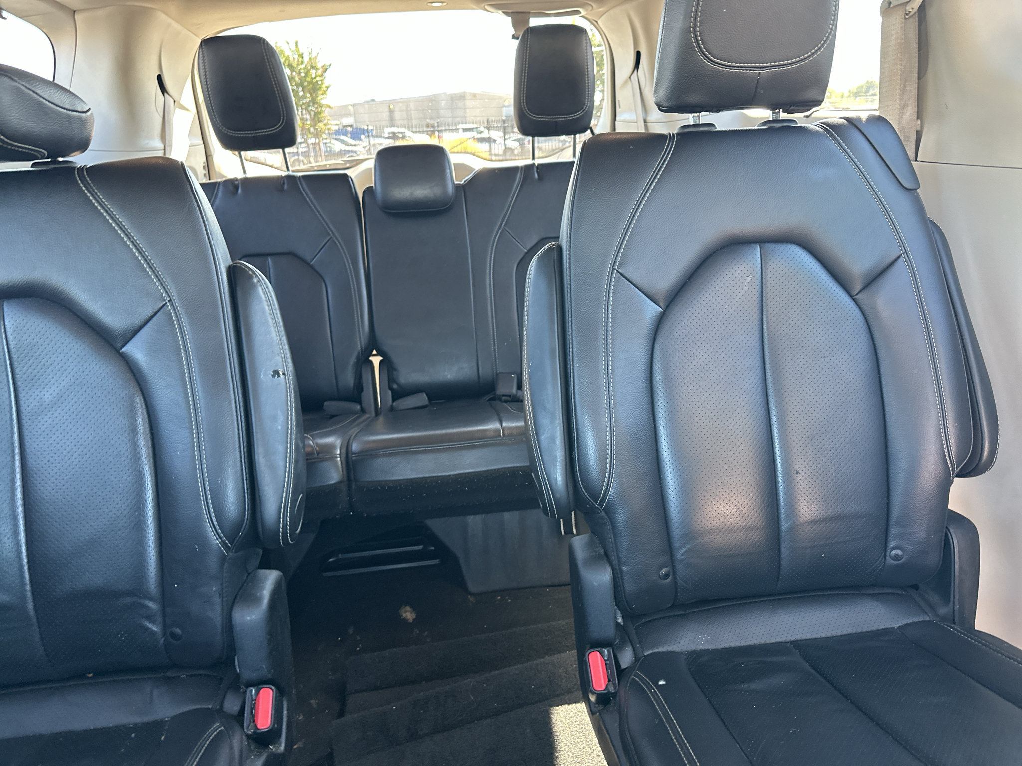 Used 2022 Chrysler Pacifica Touring-L FWD image 11